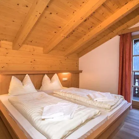 Holiday home Schoneben Bauernhaus Ost Wald im Pinzgau