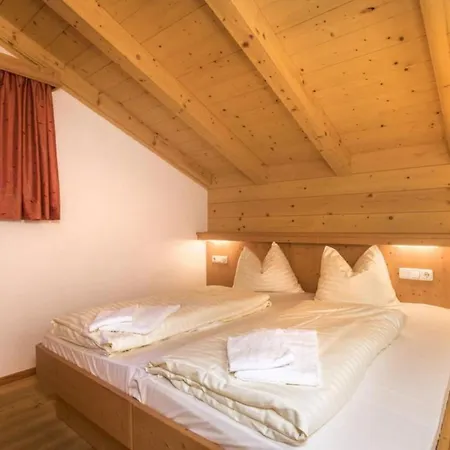 Schoneben Bauernhaus Ost Wald im Pinzgau